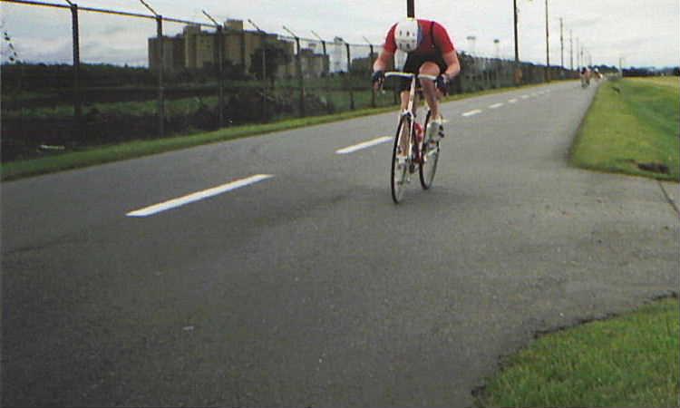 Lone rider escapes >>>