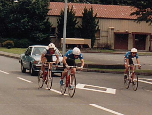 Keith drafts off Joe as they surge to the finish at 45 miles an hour>>>