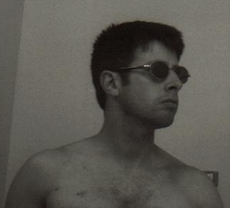 Horsey, wearing his sunglasses, seems to have misplaced the sun>>>